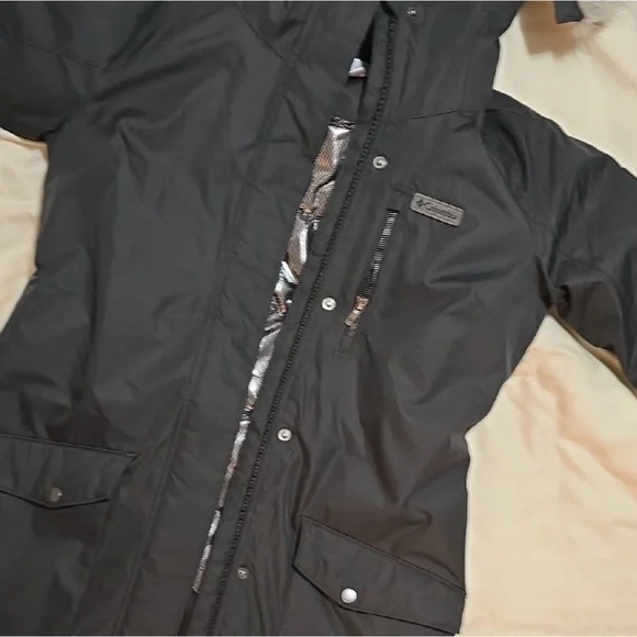 EUC Columbia Women's Suttle Mountain™ Long Insulated Jacket • M • Black/Charcoal - Picture 4 of 14